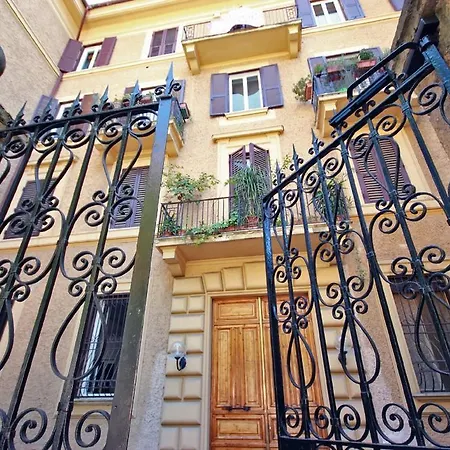 Apartment La Mansarda Romana